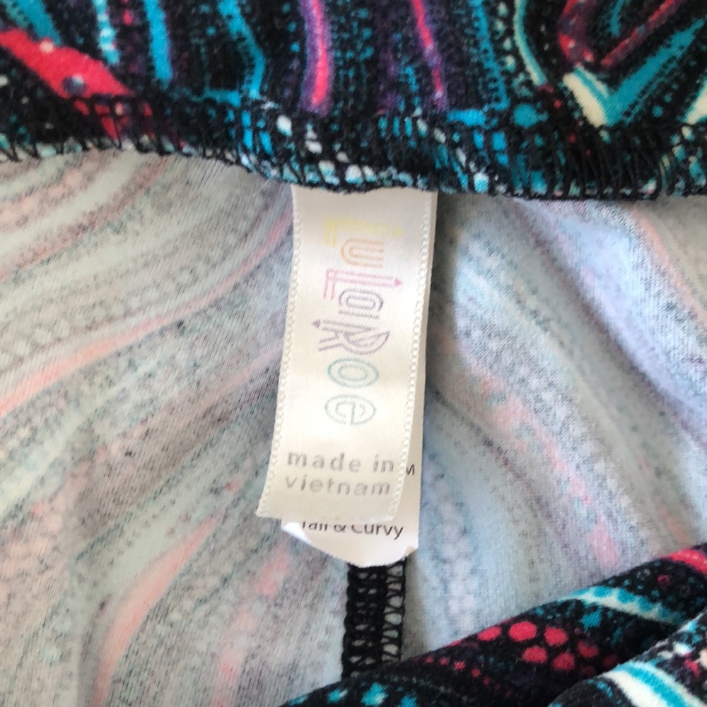 LIKE NEW LuLaRoe Tall & Curvy Printed Leggings - Picture 5 of 7
